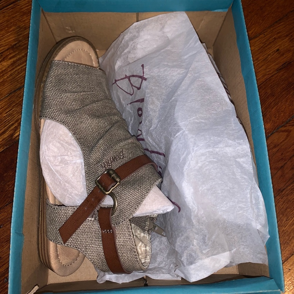 BLOWFISH BRISA SANDALS SIZE 8 🤎
